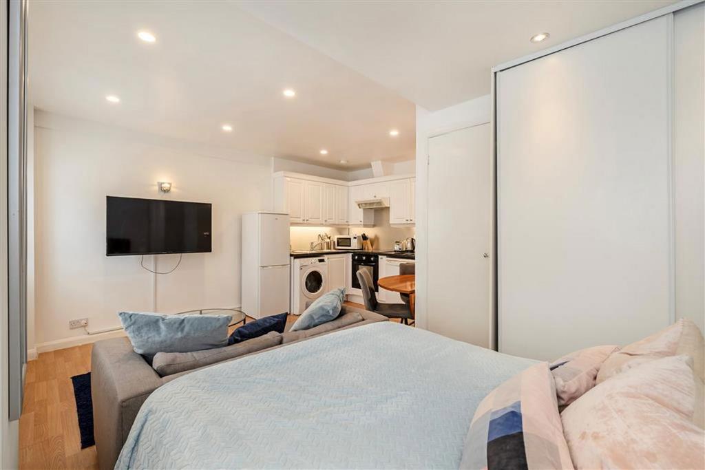 Apartment in London - More