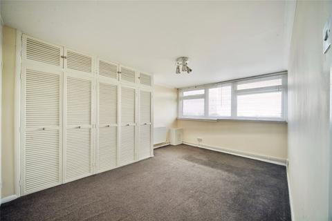 2 bedroom flat to rent, Grove Hill, London, E18