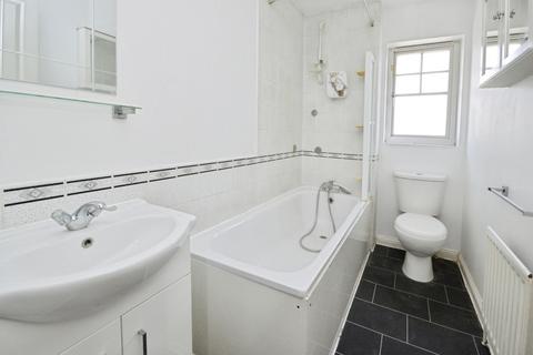 2 bedroom terraced house to rent, Garrison Close, Hounslow TW4