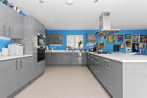 3 bedroom detached bungalow for sale, Forest Grove, Burford