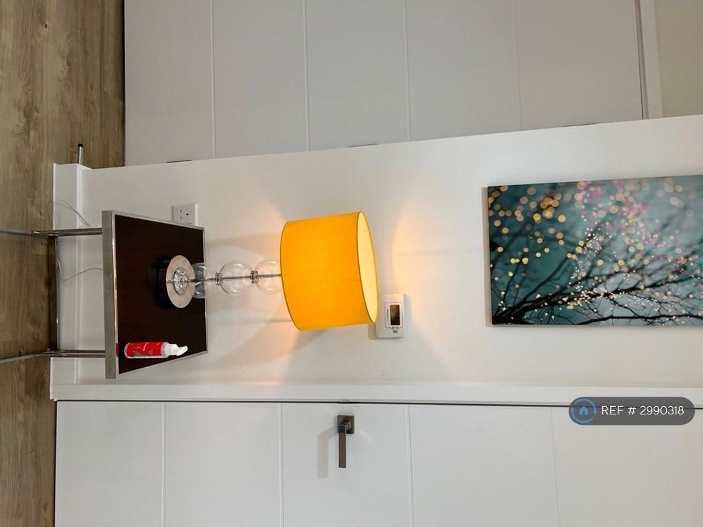 Apartment in Hayes - More
