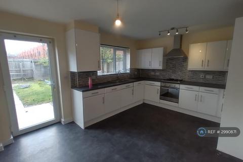 3 bedroom semi-detached house to rent, Amersham Park Road, Salford, M6