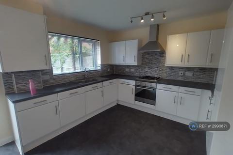 3 bedroom semi-detached house to rent, Amersham Park Road, Salford, M6