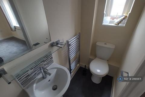 3 bedroom semi-detached house to rent, Amersham Park Road, Salford, M6