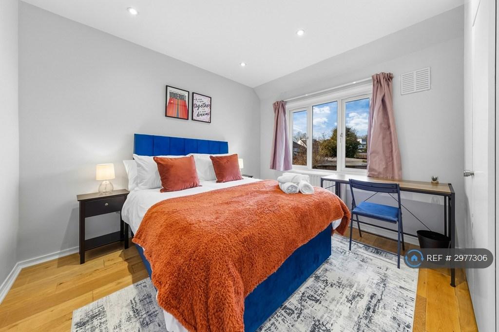 House in London - View 2