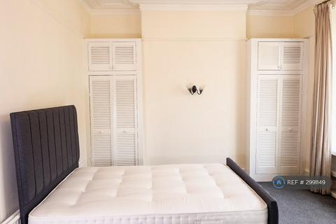 2 bedroom flat to rent, Elmfield Avenue, Aberdeen, AB24