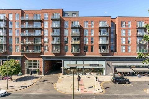 1 bedroom flat to rent, The Heart, Walton-On-Thames