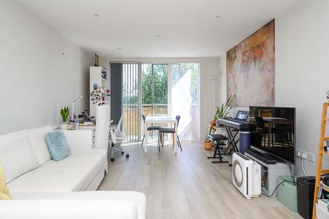 1 bedroom flat to rent, The Heart, Walton-On-Thames