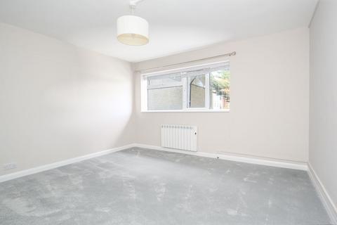 2 bedroom apartment to rent, Manor Road, Walton-On-Thames