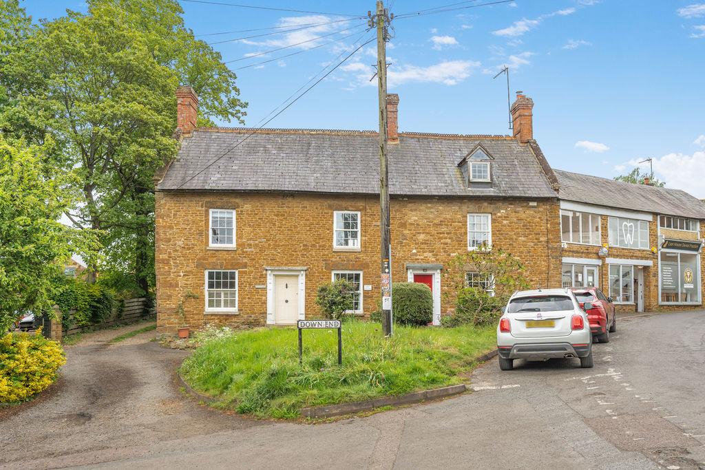 2 bedroom cottage for sale in Banbury on OnTheMarket