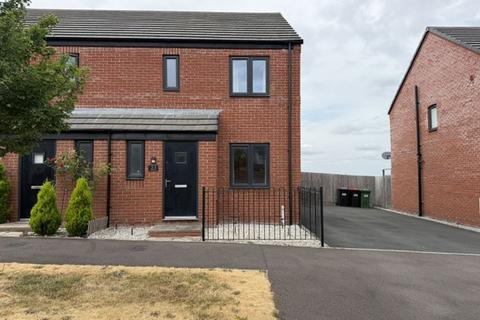 3 bedroom semi-detached house to rent, Brookes Avenue, Newdale, Telford