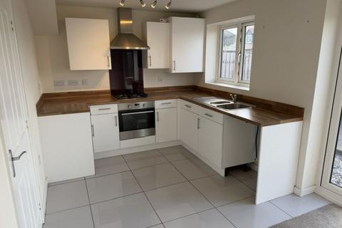 3 bedroom semi-detached house to rent, Brookes Avenue, Newdale, Telford