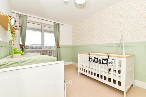 2 bedroom apartment for sale, Gallery Court, London E17