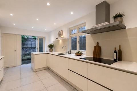 4 bedroom terraced house for sale, Cathles Road, London, SW12