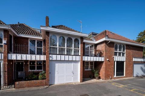 4 bedroom terraced house for sale, Denning Close, London