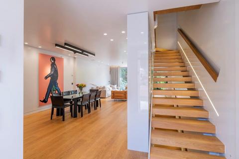 4 bedroom terraced house for sale, Hall Gate, London
