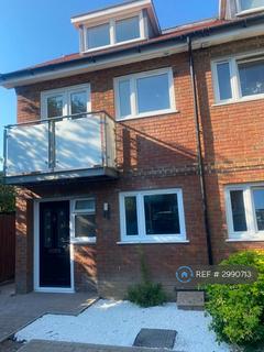 3 bedroom end of terrace house to rent, Renshaw Close, London, SE6
