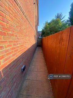 3 bedroom end of terrace house to rent, Renshaw Close, London, SE6