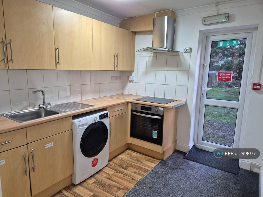 Apartment in Pinner - View 2