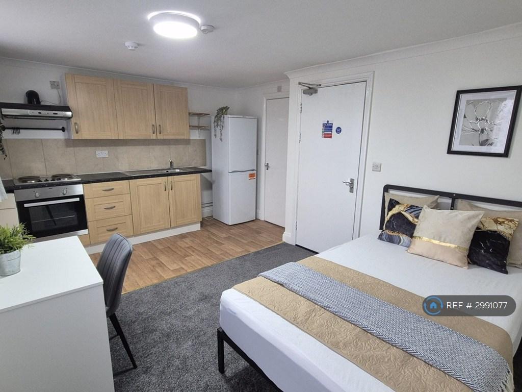 Apartment in Pinner - View 4