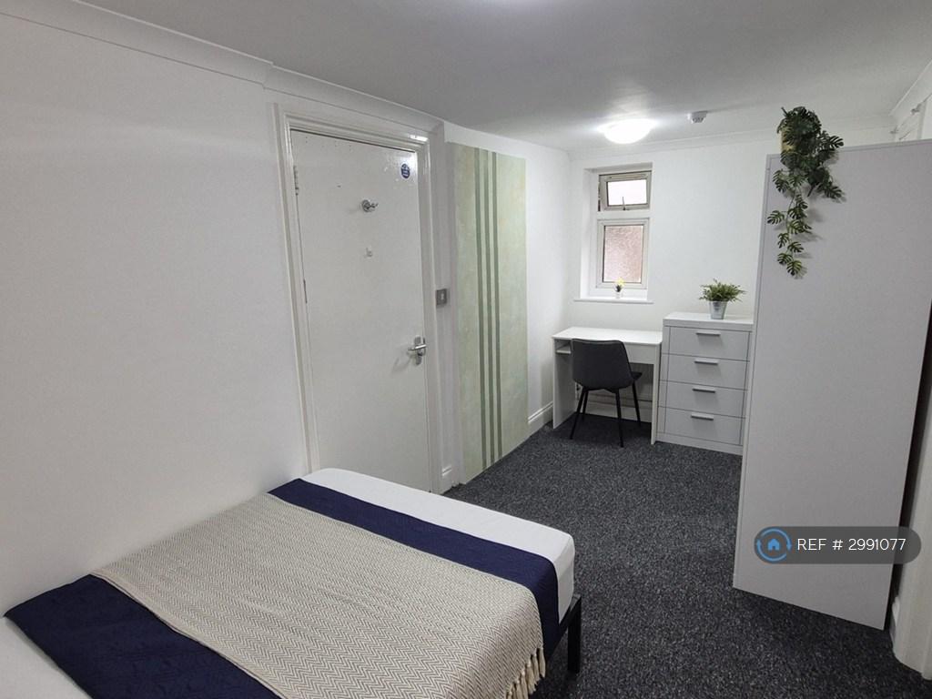 Apartment in Pinner - View 5