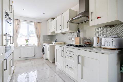 3 bedroom detached house for sale, Carmello Close, Carterton