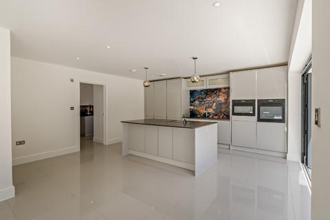 5 bedroom detached house for sale, Ricketts Hill Road, Tatsfield, Westerham, Kent