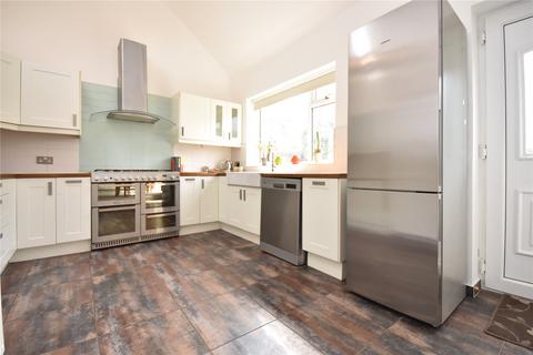 5 bedroom semi-detached house for sale, Red Hall Garth, Leeds, West Yorkshire