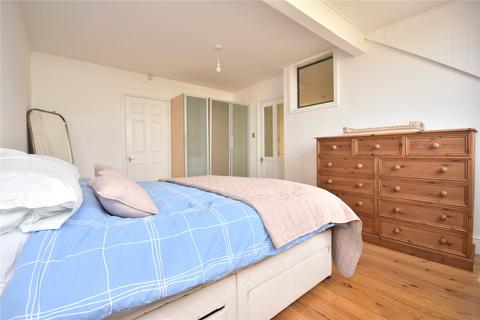 5 bedroom semi-detached house for sale, Red Hall Garth, Leeds, West Yorkshire