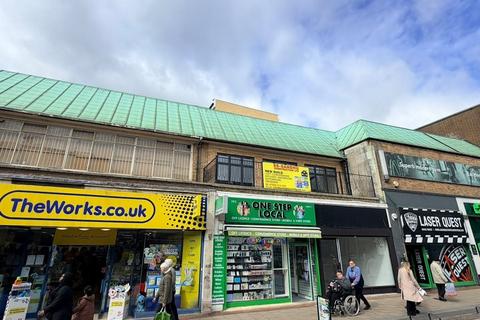 Retail property (high street) to rent, Marlowes Hemel Hempstead HP1 1DX