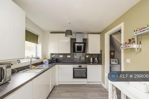 3 bedroom terraced house to rent, Scarf Walk, Nottingham, NG11
