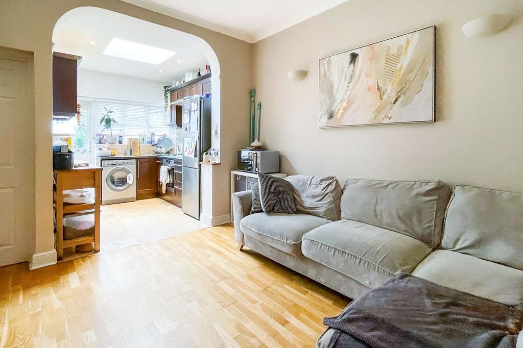 Apartment in New Malden - View 3