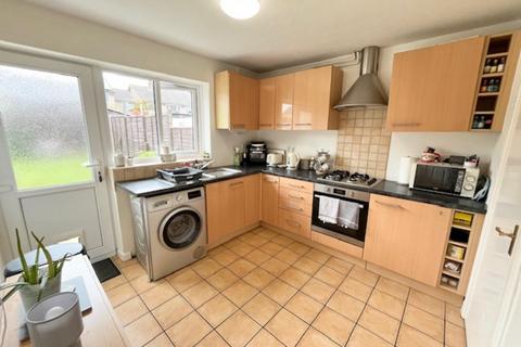 3 bedroom semi-detached house to rent, Linford Close, Wigston, LE18
