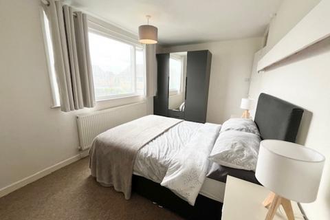 3 bedroom semi-detached house to rent, Linford Close, Wigston, LE18