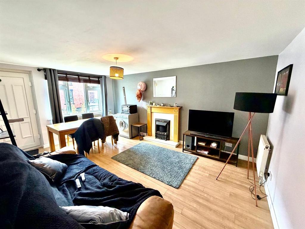 House in Leeds, West Yorkshire - View 2