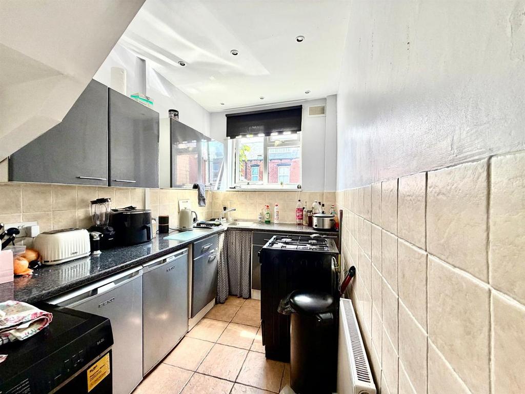House in Leeds, West Yorkshire - View 4