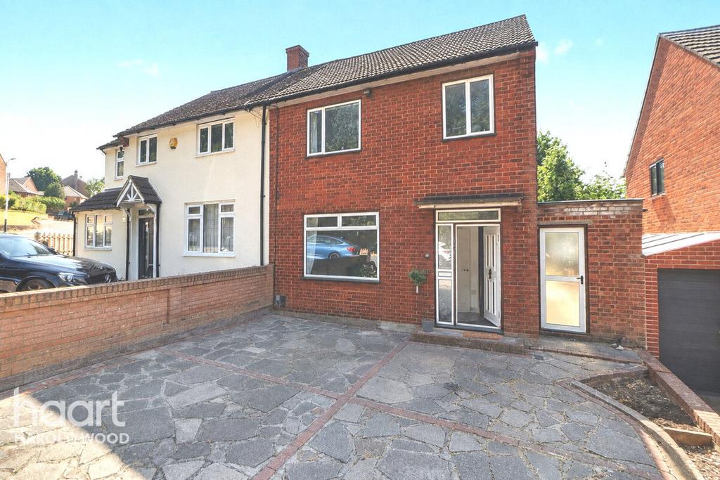 Detached house exterior, driveway