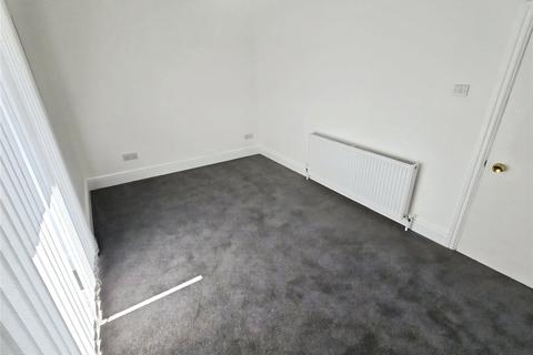 2 bedroom flat to rent, Basset Street, Cornwall TR14