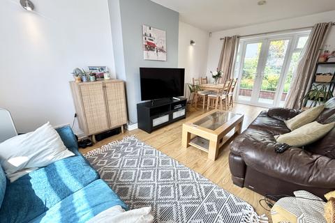 3 bedroom house to rent, Cliftonville Drive, Manchester, M27