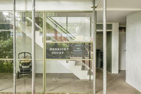 2 bedroom flat for sale, Parkleys, Richmond, TW10