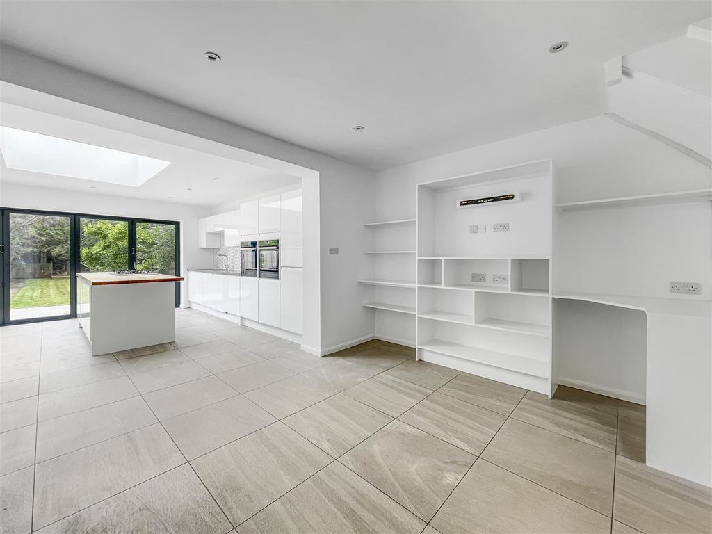 House in Cambridge, Cambridgeshire - View 2
