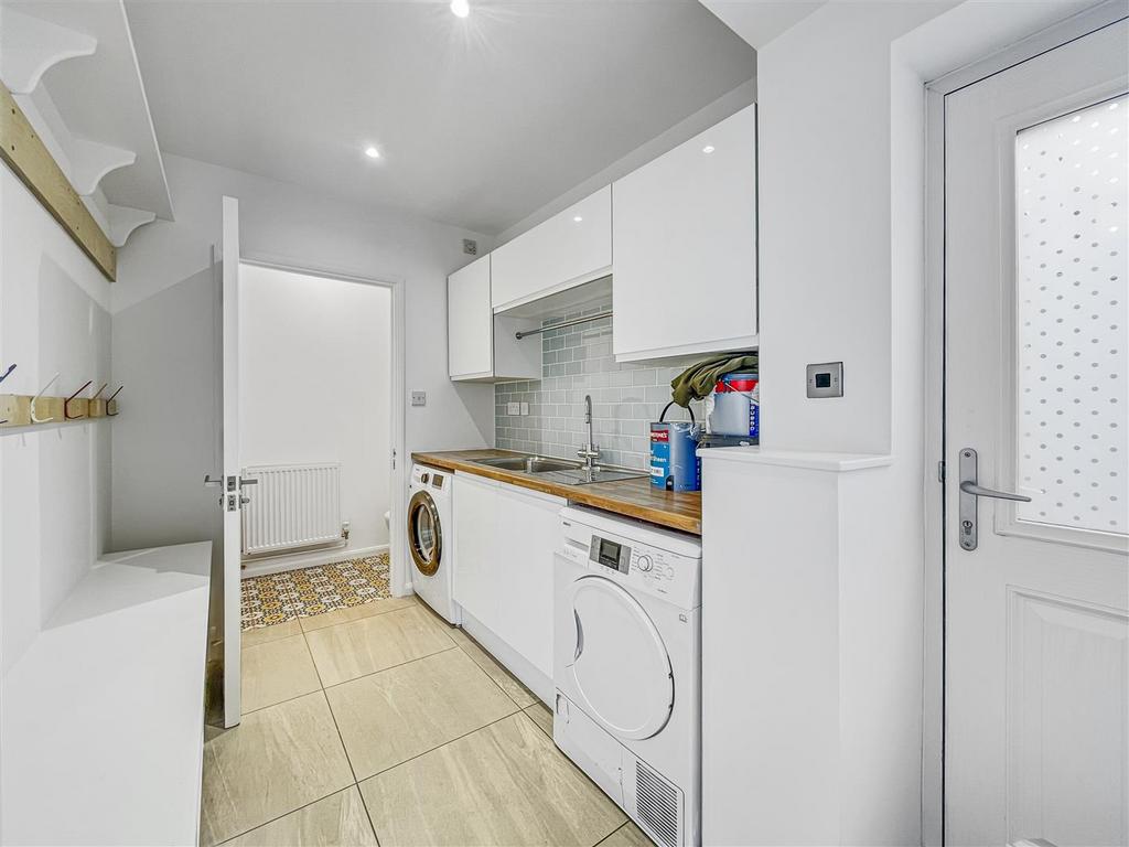 House in Cambridge, Cambridgeshire - More
