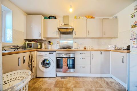 2 bedroom apartment for sale, Alderney Avenue, Bletchley, Milton Keynes
