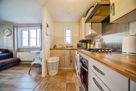 2 bedroom apartment for sale, Alderney Avenue, Bletchley, Milton Keynes