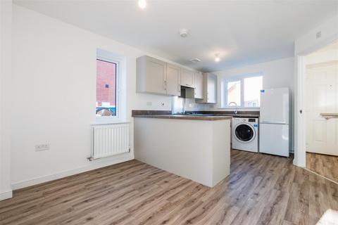 3 bedroom semi-detached house to rent, Henwood Close, Middlesbrough, TS5