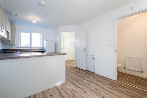 3 bedroom semi-detached house to rent, Henwood Close, Middlesbrough, TS5