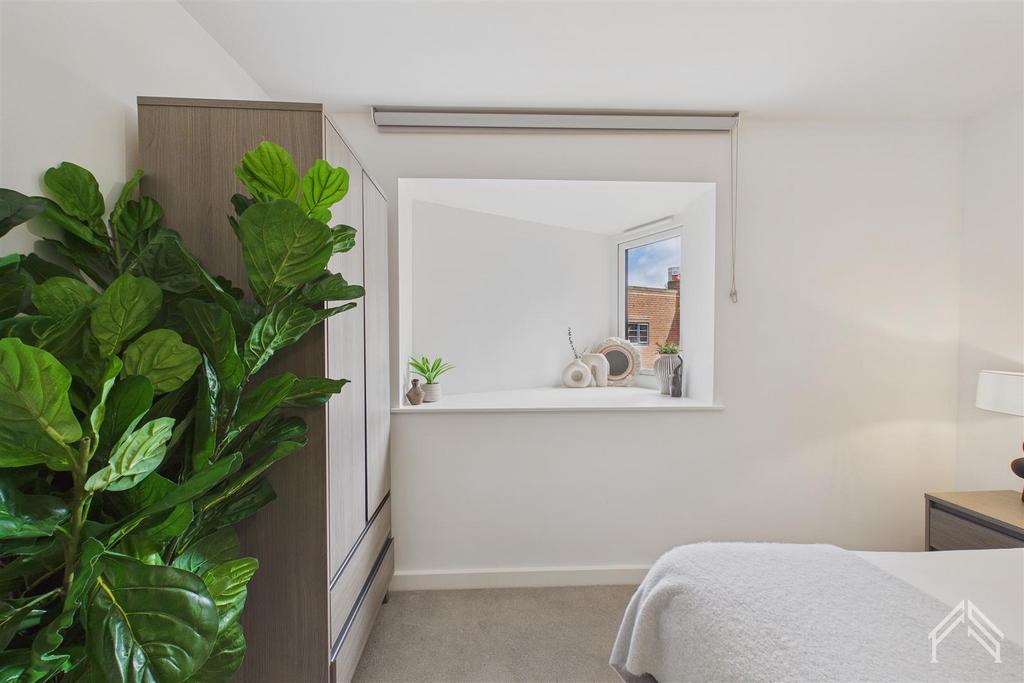 Apartment in Birmingham, West Midlands - View 5