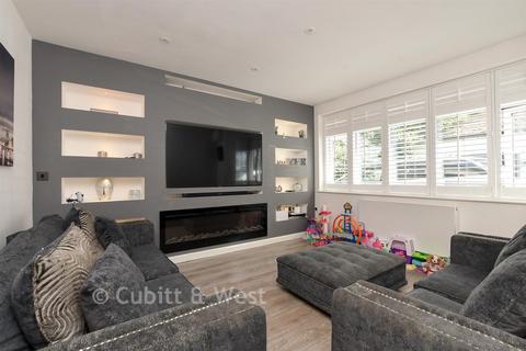 Johns Walk, Whyteleafe CR3
