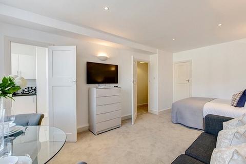 Studio to rent, Hill Street, London, W1J