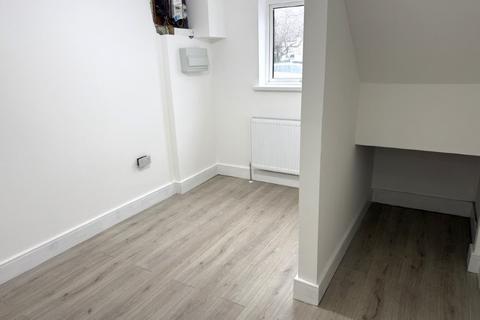 4 bedroom terraced house to rent, Barnes Crescent, Wimborne BH21